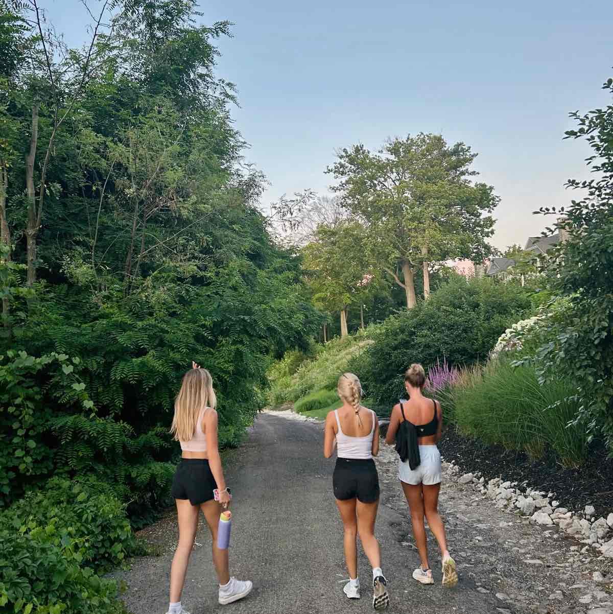 Girlie Sunset Walk & drinks 🌷🌺
