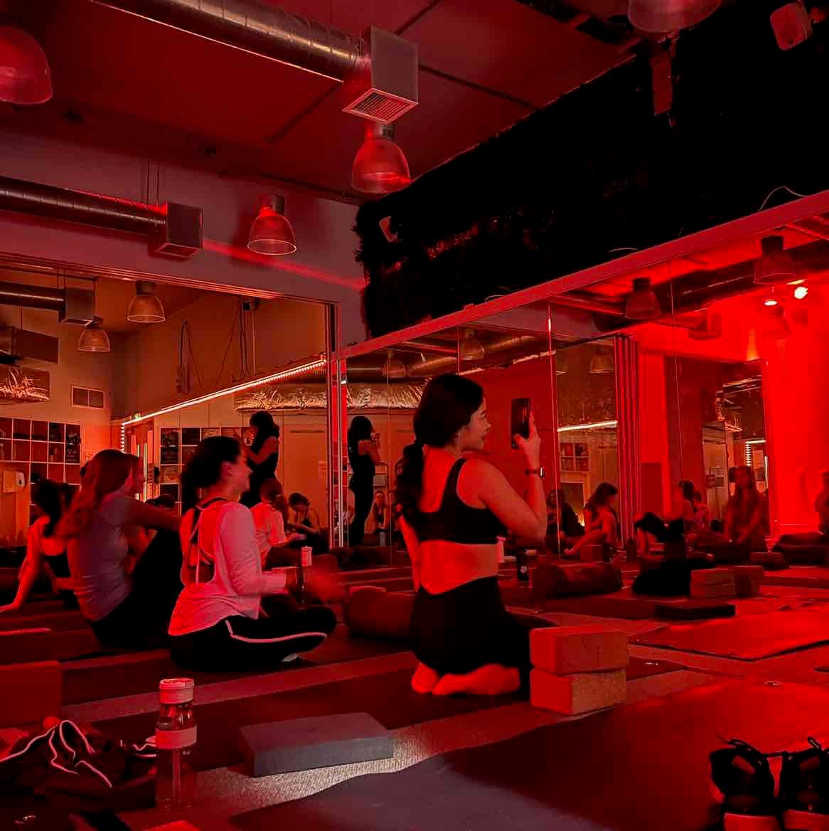 Girls Hot Yoga 🧘🏻‍♀️